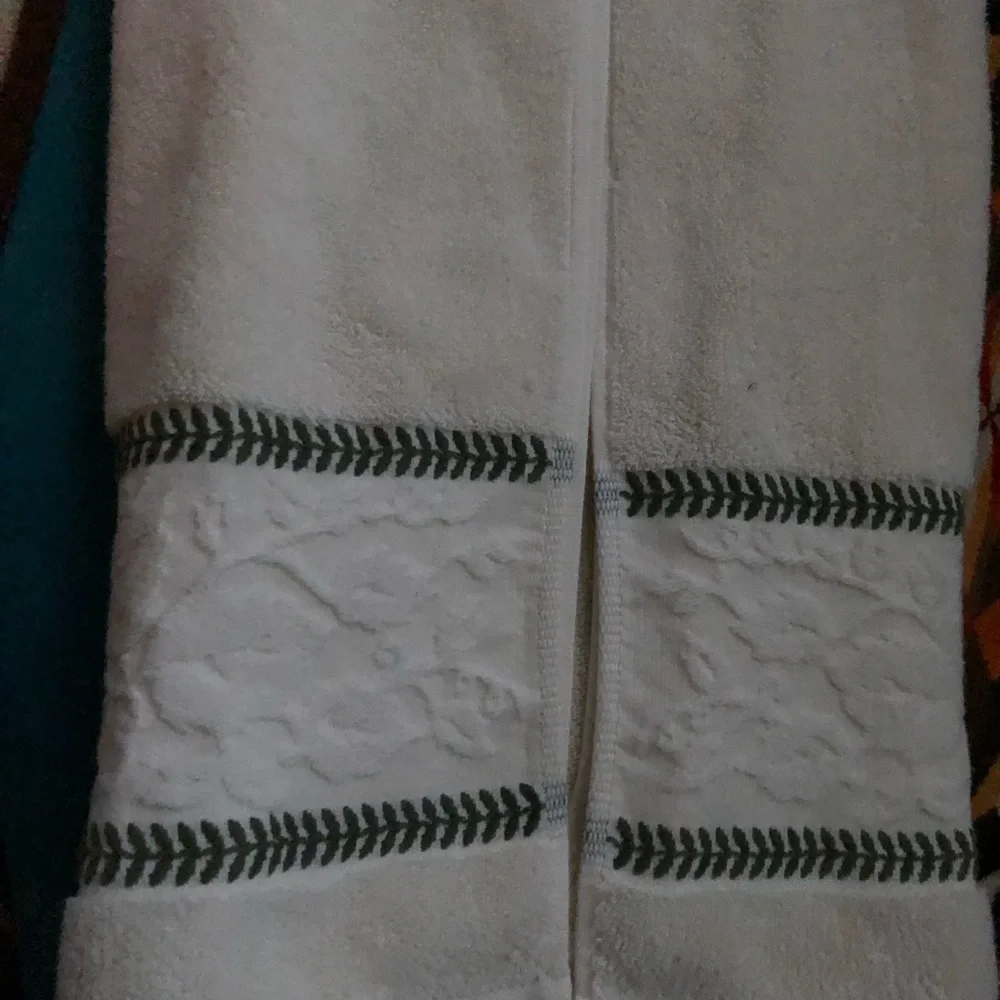 VINTAGE WAVERLY GARDEN ROOM EMBROIDERED COTTAGE ROSES W/EMBOSSED TRIM 24